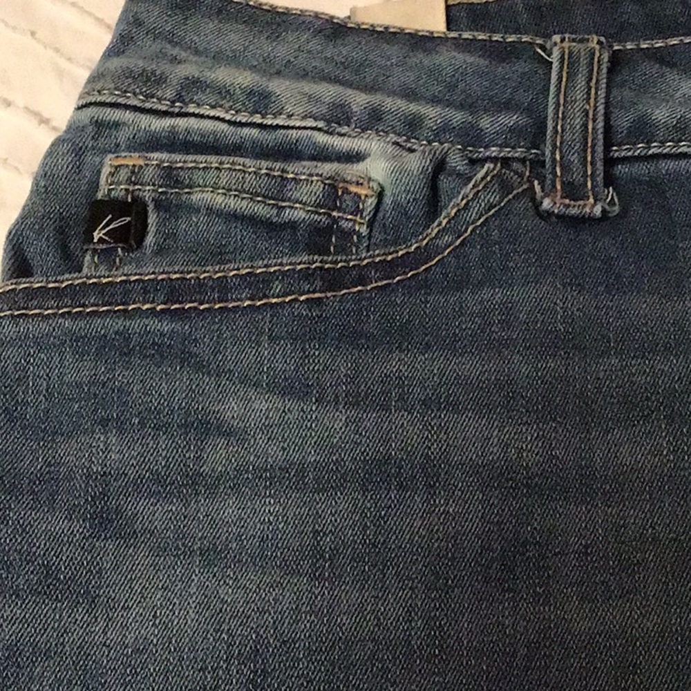 Shorts - Picture 3 of 3